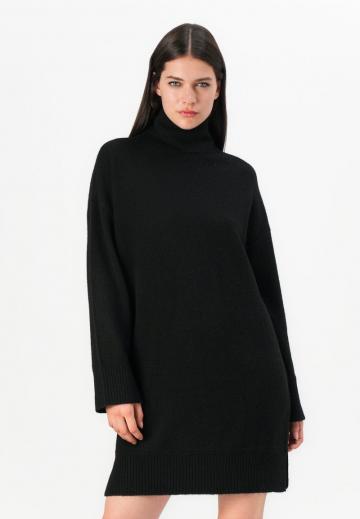 Вязаное платье