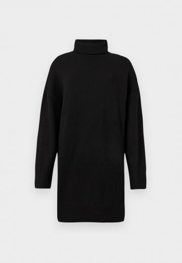 Вязаное платье