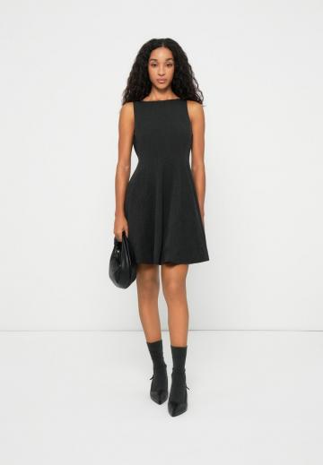 Короткое платье