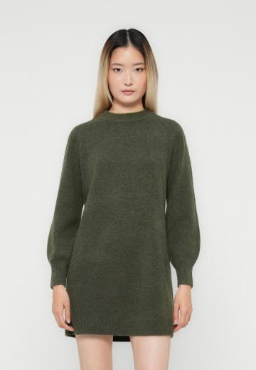 Вязаное платье