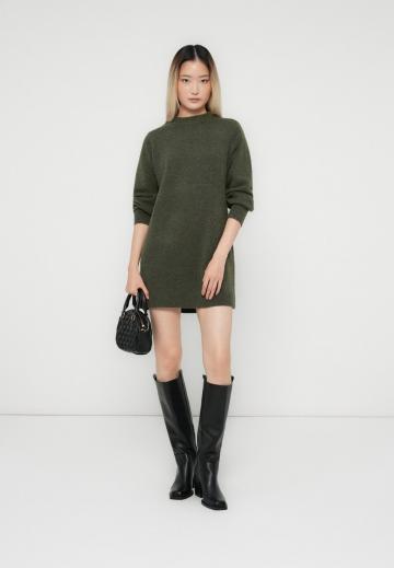 Вязаное платье