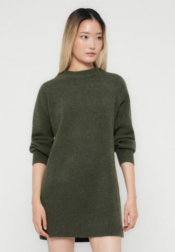 Вязаное платье