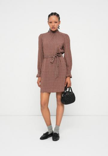 Короткое платье