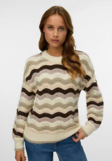 Пуловер в полоску