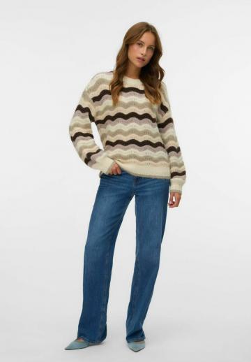 Пуловер в полоску