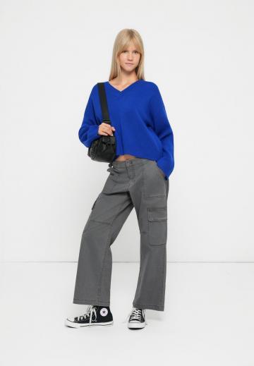 Пуловер с вырезом V