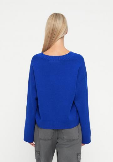 Пуловер с вырезом V