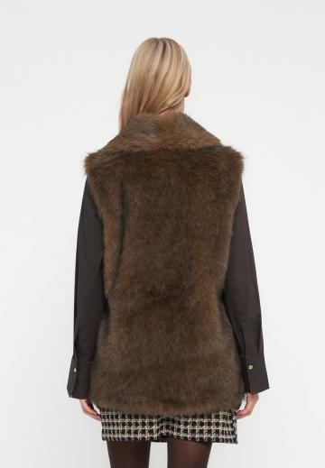 Пуховой жилет