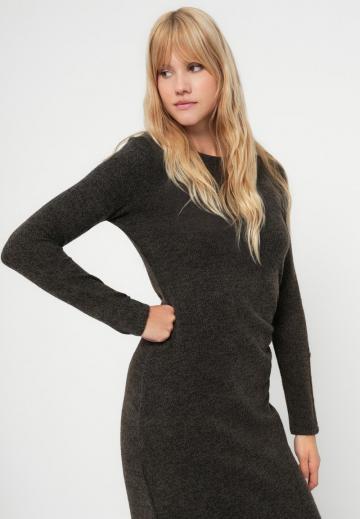 Вязаное платье