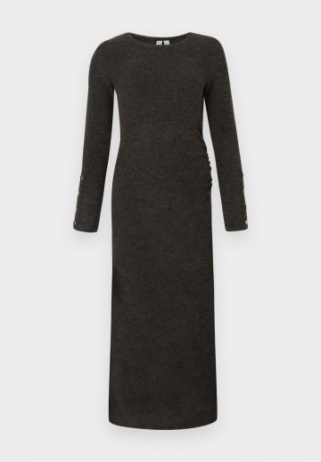 Вязаное платье