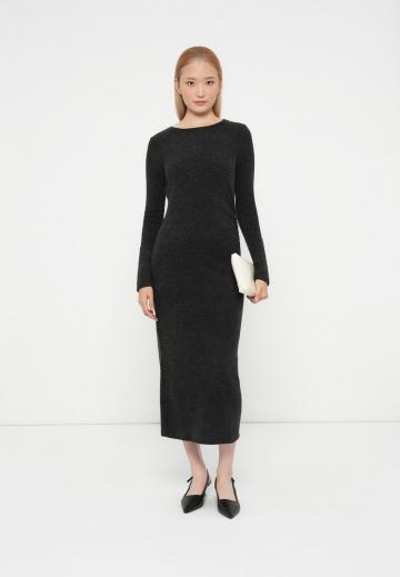 Вязаное платье