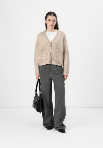 Жаккардовая вязаная кофта