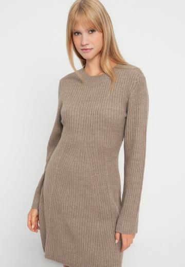 Вязаное платье