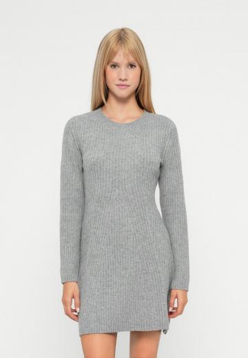 Вязаное платье