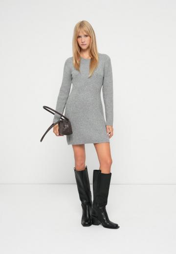 Вязаное платье