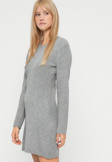 Вязаное платье