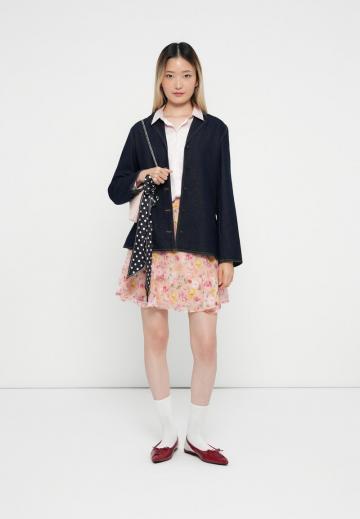 Джинсовая куртка