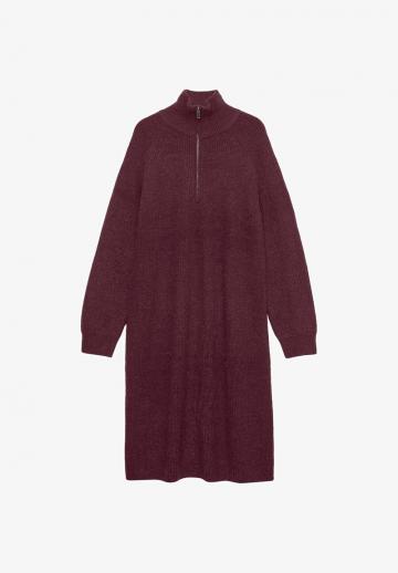 Вязаное платье