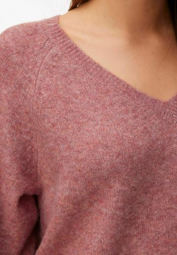 Пуловер с вырезом V