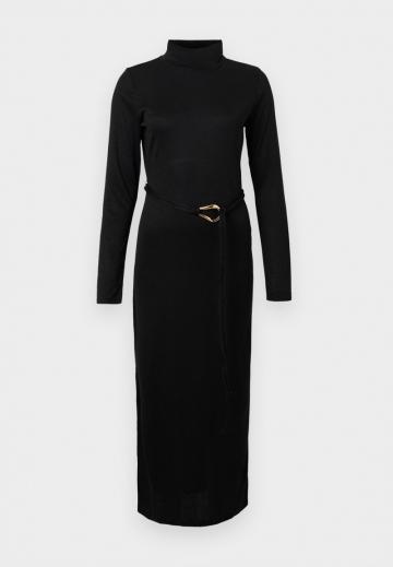 Вязаное платье