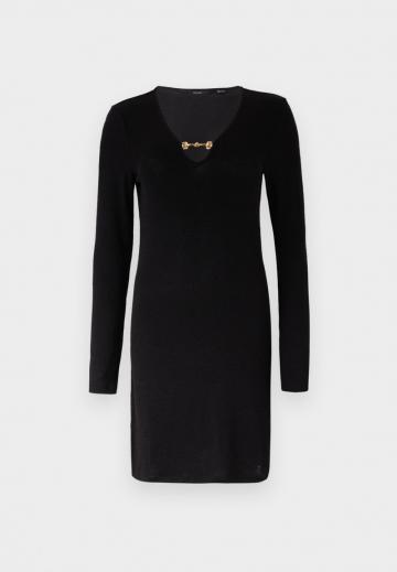 Вязаное платье