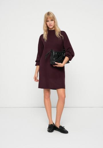 Вязаное платье