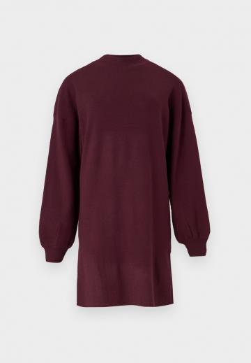 Вязаное платье