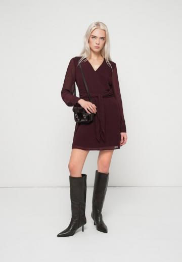 Короткое платье