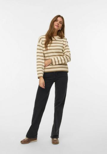 Пуловер в полоску