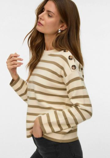 Пуловер в полоску