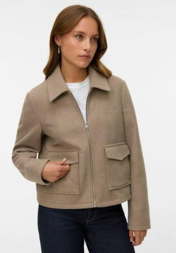 Куртка с накладнымит карманами