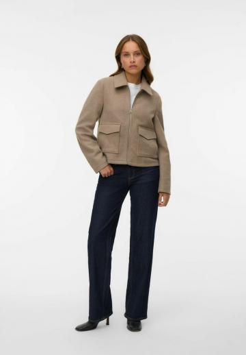 Куртка с накладнымит карманами