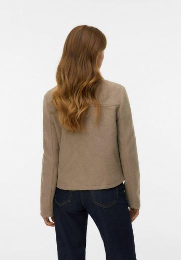 Куртка с накладнымит карманами