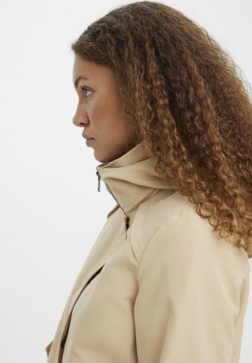 Куртка с накладнымит карманами