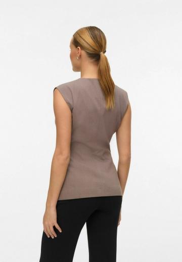 Джинсовая жилетка