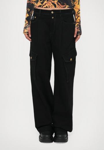 Брюки с накладными карманами