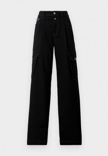 Брюки с накладными карманами