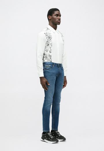 Узкие джинсы