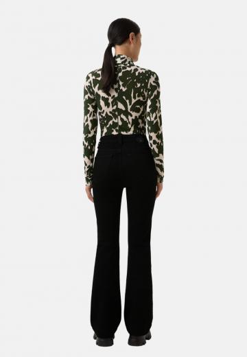 Клешеные джинсы