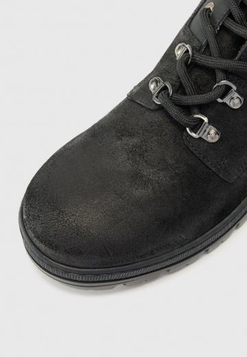 Ботинки на шнуровке