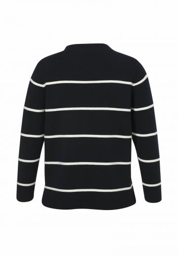 Пуловер в полоску