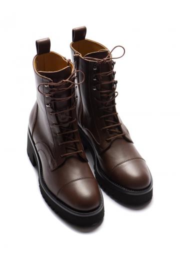 Ботинки на шнуровке