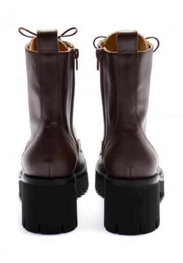 Ботинки на шнуровке