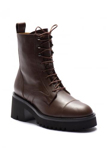 Ботинки на шнуровке