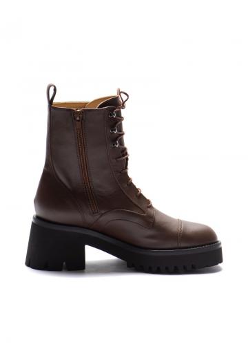 Ботинки на шнуровке