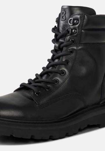 Ботинки на шнуровке