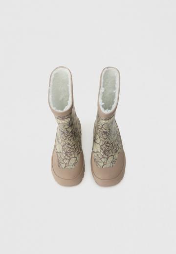 Резиновые сапоги