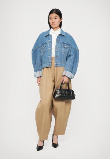 Джинсовая куртка