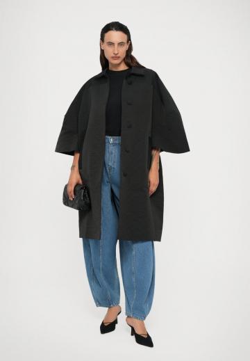 Короткое пальто