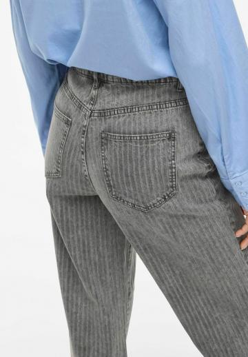 Клешеные джинсы